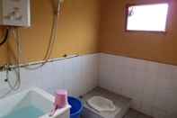 Toilet Kamar Relaxing Room in Cipanas Puncak (CEN)
