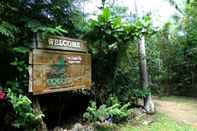 ภายนอกอาคาร Bohol Coco Farm Hostel