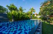 Hồ bơi 7 Exotic Inn Lembongan