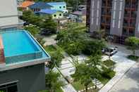 สระว่ายน้ำ Burapha Bangsaen Garden Apartment 