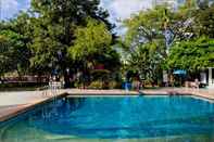 Swimming Pool Charoen Hotel