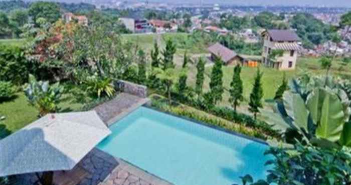 Swimming Pool Rumah Teras Pavilion Guesthouse