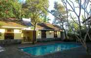 สระว่ายน้ำ 3 Rumah Teras Jogja Guesthouse