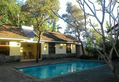 Kolam Renang 3 Rumah Teras Jogja Guesthouse