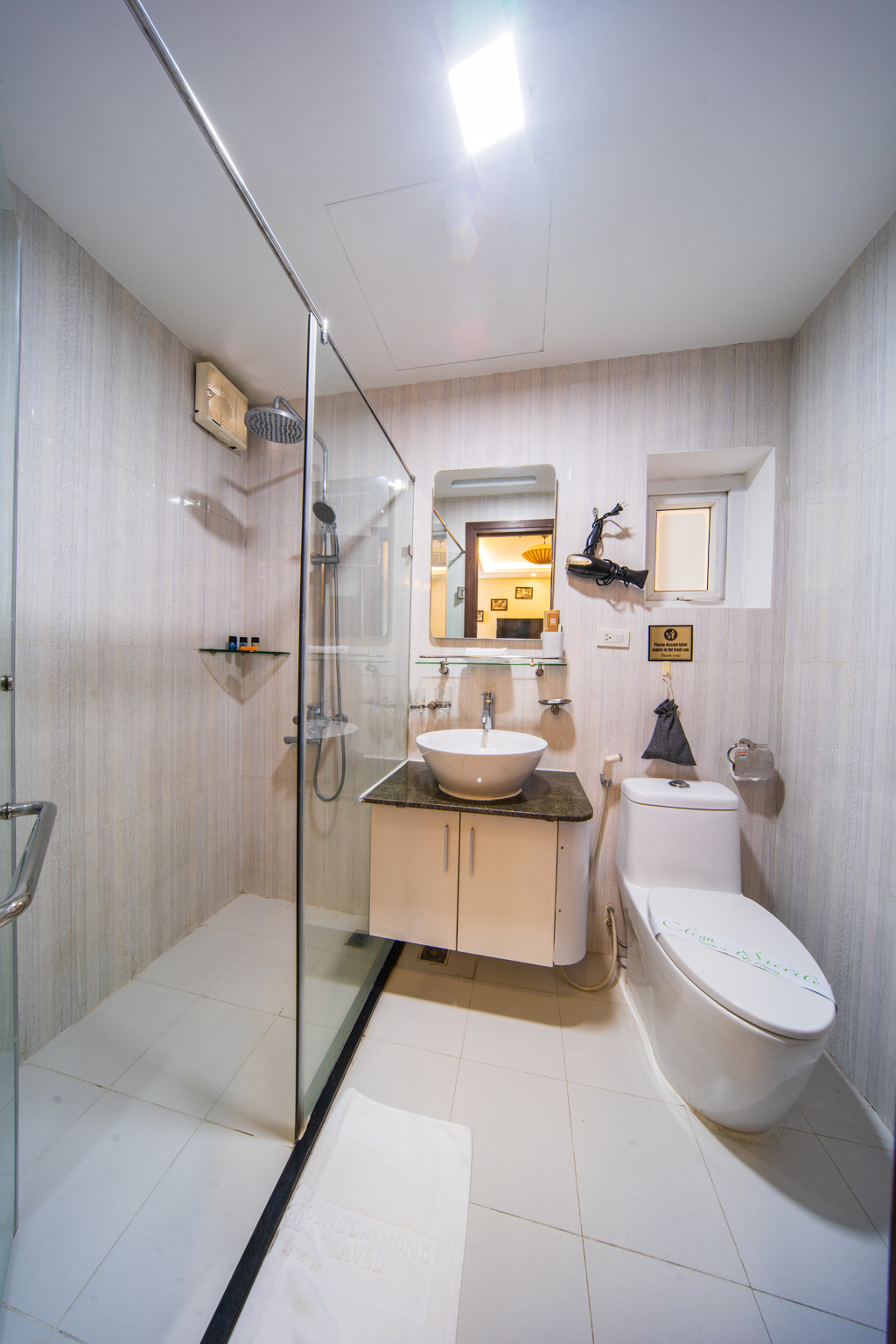 Toilet Kamar Golden Legend Diamond Hotel