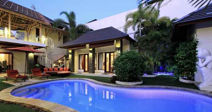 Swimming Pool Villa Cantik