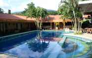 สระว่ายน้ำ 2 Baanplaidoi Resort