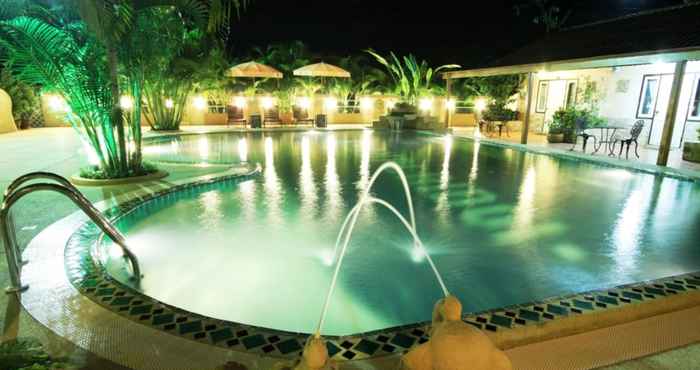 สระว่ายน้ำ Baanplaidoi Resort