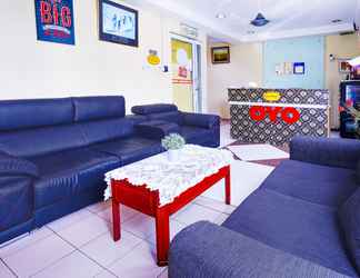 Lobi 2 OYO 90486 New Station Hotel