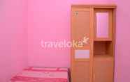 Phòng ngủ 3 Single Room close to Plaza Kenari Mas for Female Only (PAS)