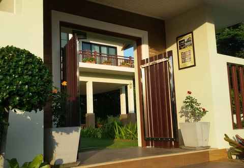 Exterior Rimtalay Angsila Guesthouse