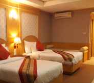 Kamar Tidur 6 The Lion King Hotel