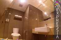 In-room Bathroom Expressia Hotel Makassar