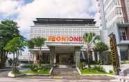 Bên ngoài 5 Front One Hotel Pamekasan Madura