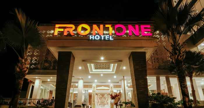 Exterior Front One Hotel Pamekasan Madura