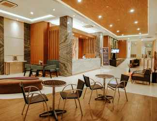 Lobby 2 Front One Hotel Pamekasan Madura