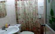 Toilet Kamar 5 Relucio's Travellers Pension