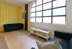 Lobi 7 Don's Den Hotel