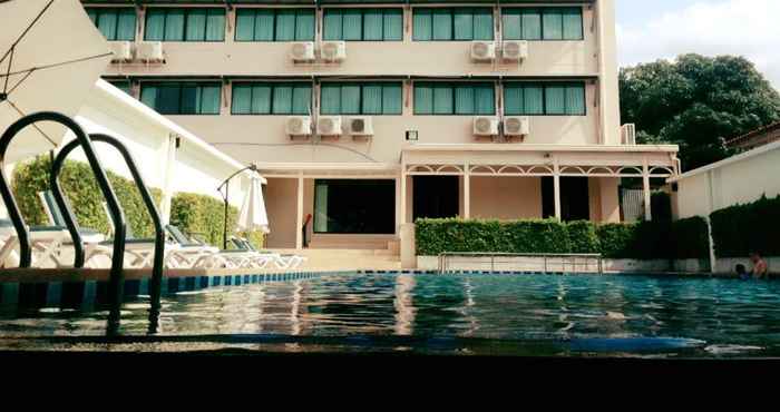 Swimming Pool Avana Laemchabang Hotel