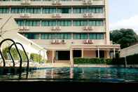 สระว่ายน้ำ Avana Laemchabang Hotel