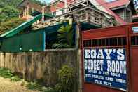 Exterior Egay's Budget Rooms