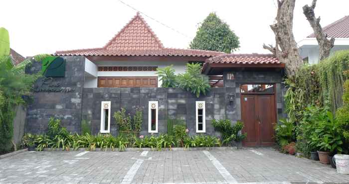 ภายนอกอาคาร Puri Langenarjan Guest House