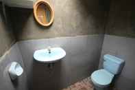 Toilet Kamar Lugadia Beach Cottages