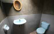 In-room Bathroom 3 Lugadia Beach Cottages