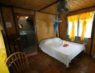 Bedroom 2 Lugadia Beach Cottages