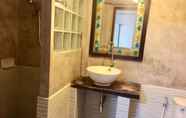 In-room Bathroom 7 Pakgad Resort