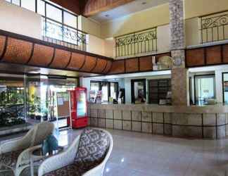 Lobi 2 Family Country Hotel and Convention Centre 