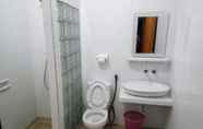 Toilet Kamar 7 Villa Marina Anyer