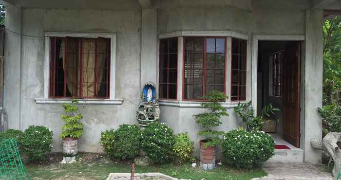 Exterior Mang Domeng's Homestay and Scooter Rental