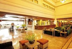 Lobby 5 Luxur Place