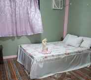 Kamar Tidur 2 Basio's Place Tourist Inn by RedDoorz