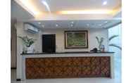 Lobi 2 Main Hotel and Suites