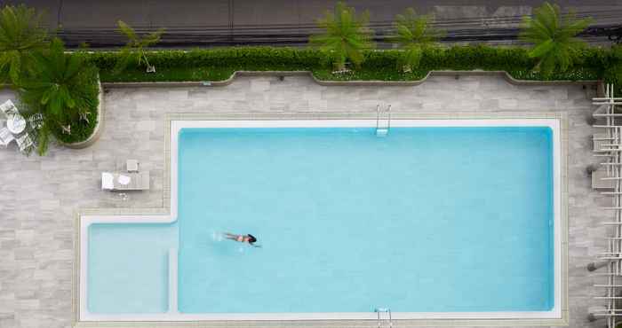 Kolam Renang BU Place Hotel