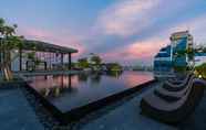 Kolam Renang 2 De Botan Hotel & Residence