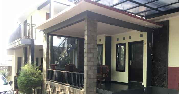 Lobi Cozy Villa Batu