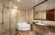 Toilet Kamar 3 BABYLON GRAND HOTEL & SPA