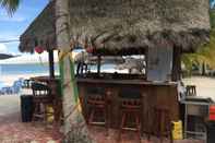 Bar, Kafe, dan Lounge Mali-Mali Beach Resort