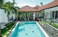 Kolam Renang 3 White Dove Villa