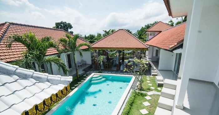 Kolam Renang White Dove Villa