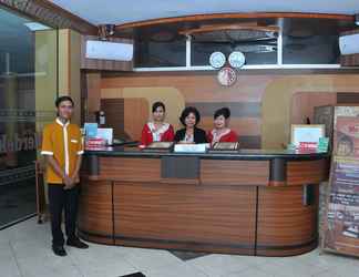 Lobby 2 Hotel New Merdeka Jember