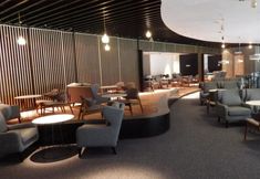 Bar, Cafe and Lounge 6 WEIL Hotel