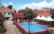 Swimming Pool 4 Hotel Abah Cibening