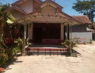 Bên ngoài 2 Homestay Ibnu K1A