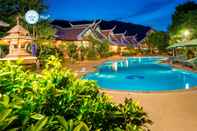สระว่ายน้ำ Pattra Vill Resort