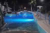 Kolam Renang Emars Hotel Restaurant Wavepool & Beach Resort