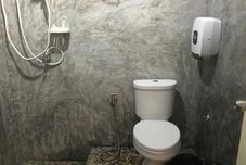 Bilik Mandi dalam Bilik Wandee Guesthouse